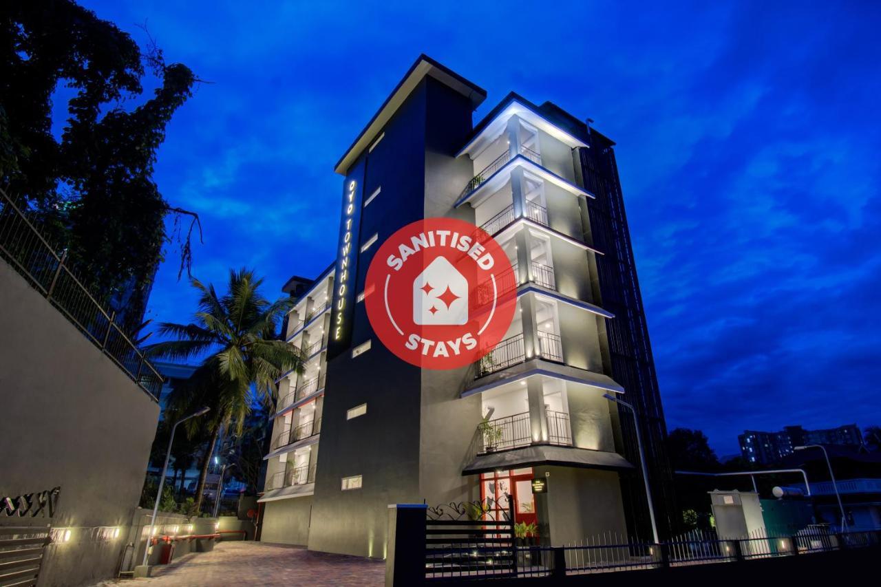 ホテルOyo Townhouse 061 Gcda Kakkanad Signal Kochi エクステリア 写真