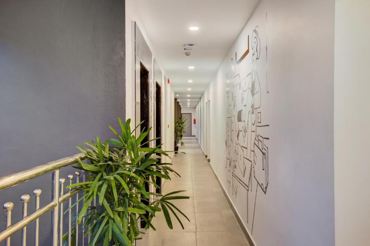 ホテルOyo Townhouse 061 Gcda Kakkanad Signal Kochi エクステリア 写真